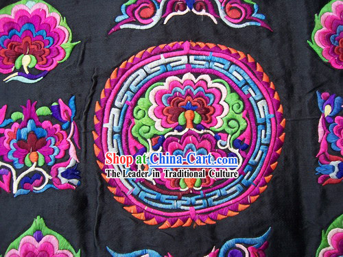 Chinese Stunning Miao Tribe Hand Embroidery Collectible Flake