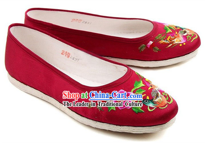 Chinese Handmade Bu Ying Zhai Embroidered Red Wedding Shoes for Bride