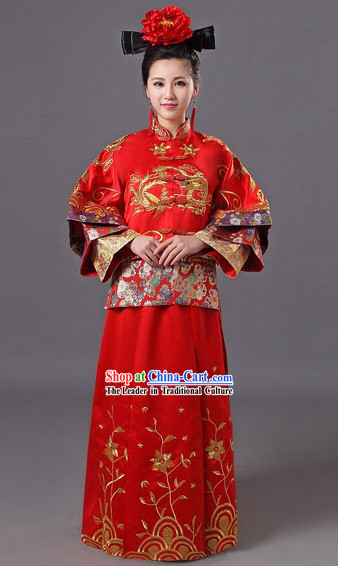 Traditional Chinese Dragon and Phoenix Wedding Outfit for Brides