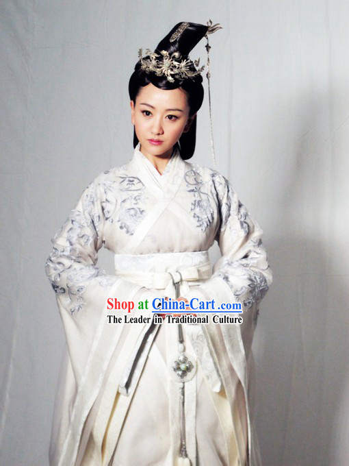 Ancient Chinese Embroidered Flower Lv Zhen Legend Hanfu Clothing for Women