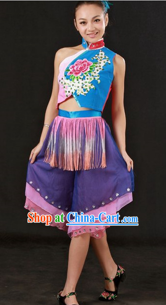 Traditional Chinese Folk Dance Costumes