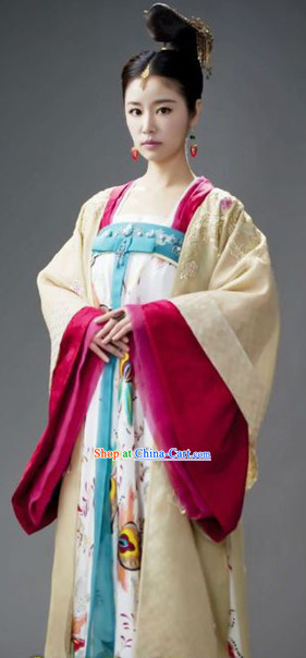 The Chinese Tang Dynasty Clothing and Hair Jewerly for Women