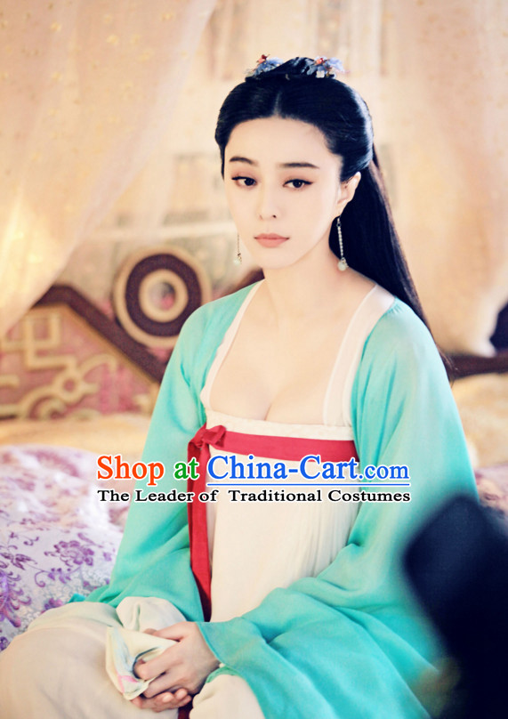 Chinese Tang Palace Poet Writer and Politician Shangguan Wan Er Costumes Costume Complete Set for Women