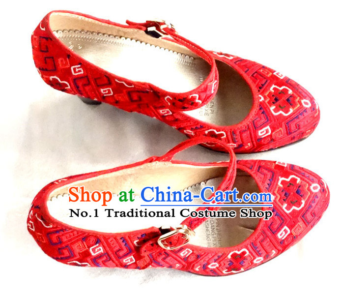 Traditional China Miao Minority Embroidery Red Shoes for Women