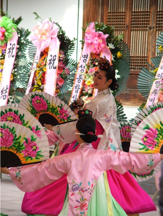 Korean Wedding Ceremony Dance Costumes and Headwear for Women