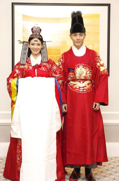 Korean Wedding Dresses Costumes Carnival Costumes Traditional Costumes for Men and Women