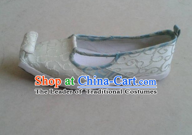 Ancient Chinese Handmade Embroidered Shoes with Cloud Tips