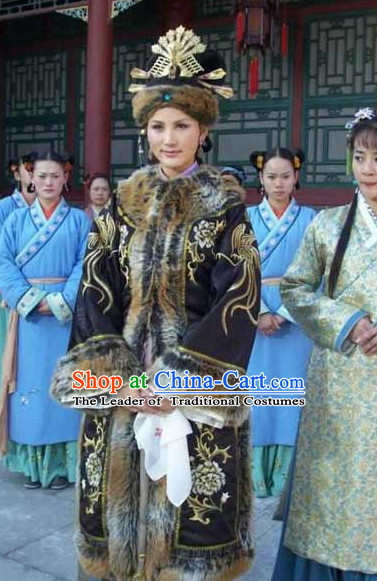 Traditional Chinese Ancient Noblewoman Winter Clothing and Headwear Complete Set