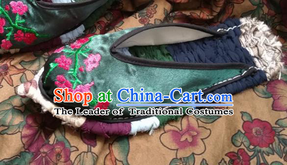 Traditional Chinese National Embroidered Shoes Handmade Bride Green Satin Slippers, China Hanfu Embroidery Peach Blossom Wedding Shoes for Women