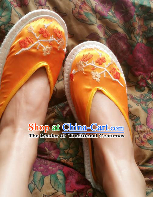 Traditional Chinese National Embroidered Shoes Handmade Bride Yellow Satin Slippers, China Hanfu Embroidery Flower Wedding Shoes for Women