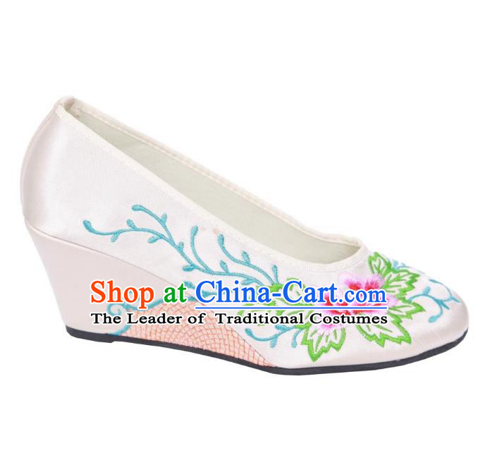 Traditional Chinese National Bride White Embroidered Shoes, China Handmade Embroidery Flowers Wedge-soled Shoes for Women