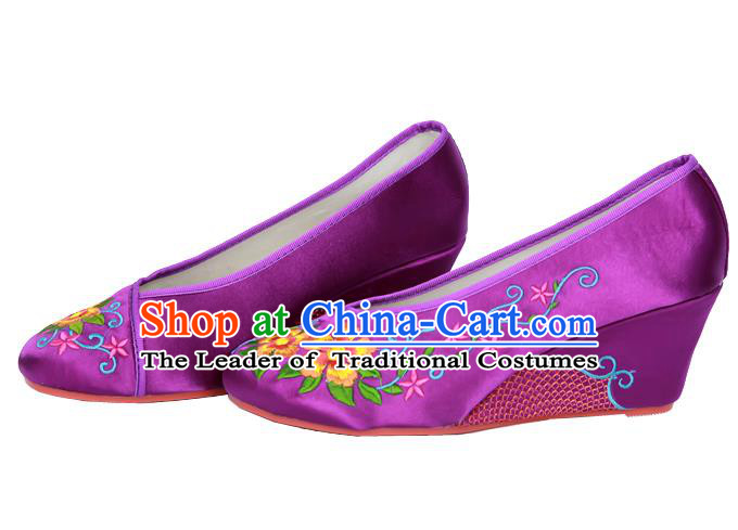 Traditional Chinese National Bride Purple Embroidered Shoes, China Handmade Embroidery Flowers Wedge-soled Shoes for Women