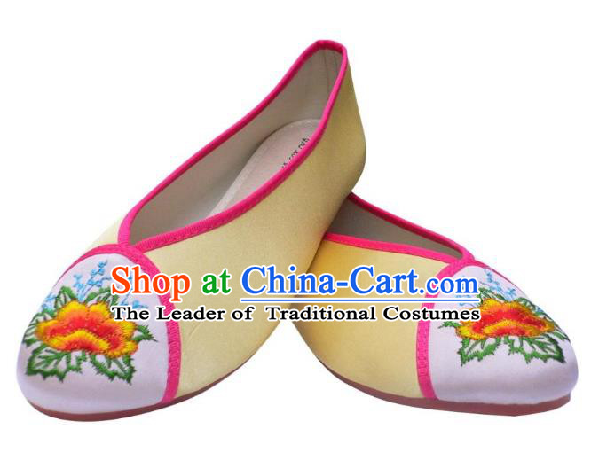 Traditional Chinese National Bride Light Yellow Embroidered Shoes, China Handmade Embroidery Flowers Hanfu Shoes for Women