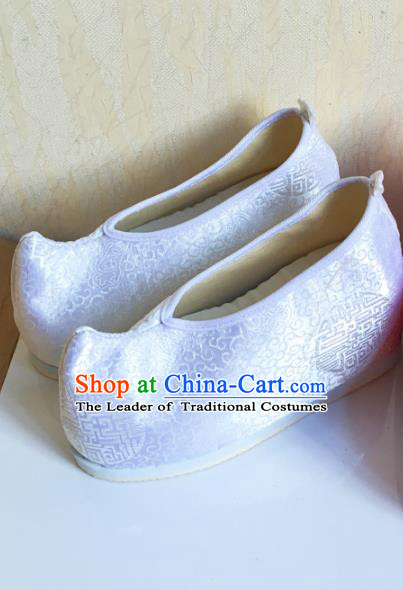 Traditional Chinese Ancient Princess Embroidered White Blood Stained Shoes, China Handmade Peking Opera Hanfu Embroidery Shoes for Women