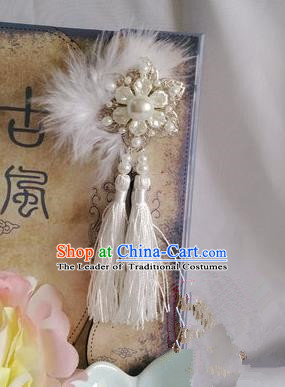 Traditional Handmade Chinese Ancient Classical Accessories White Tassel Brooch for Women