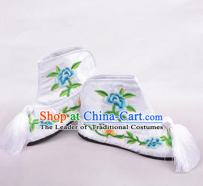 Chinese Ancient Peking Opera Martial Lady Embroidered Boots, Traditional China Beijing Princess Opera White Embroidered Shoes