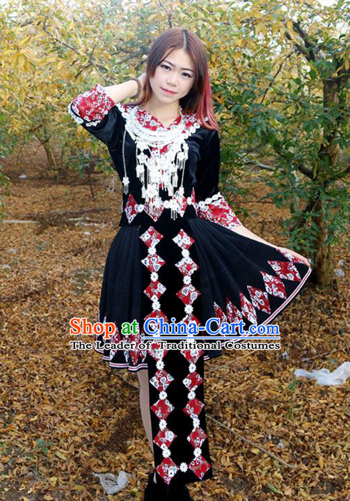 Traditional Chinese Miao Nationality Wedding Bride Costume Black Pleated Skirt, Hmong Folk Dance Ethnic Chinese Minority Nationality Embroidery Clothing for Women