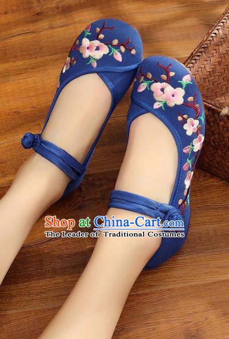 Traditional Chinese National Hanfu Blue Embroidered Shoes, China Princess Embroidery Wintersweet Shoes for Women
