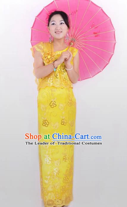 Traditional Chinese Dai Nationality Peacock Dance Costume, Folk Dance Ethnic Pavane Yellow Dress for Women