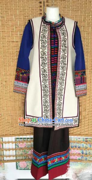 Traditional Chinese Yi Nationality Costume Ethnic Folk Dance Embroidered Clothing for Men