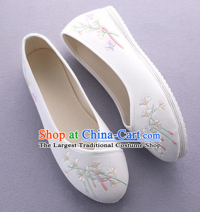 Traditional Chinese Ancient Princess White Embroidered Shoes Cloth Shoes Handmade Hanfu Shoes for Women