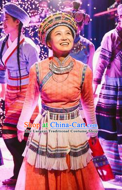 Chinese Encounter Lijiang Nu Ethnic Dance Dress Stage Performance Costume and Headpiece for Women