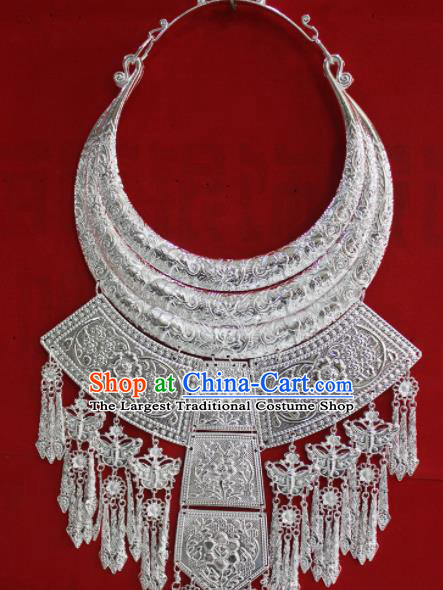 Chinese Traditional Miao Nationality Necklet Hmong Wedding Sliver Carving Necklace for Women