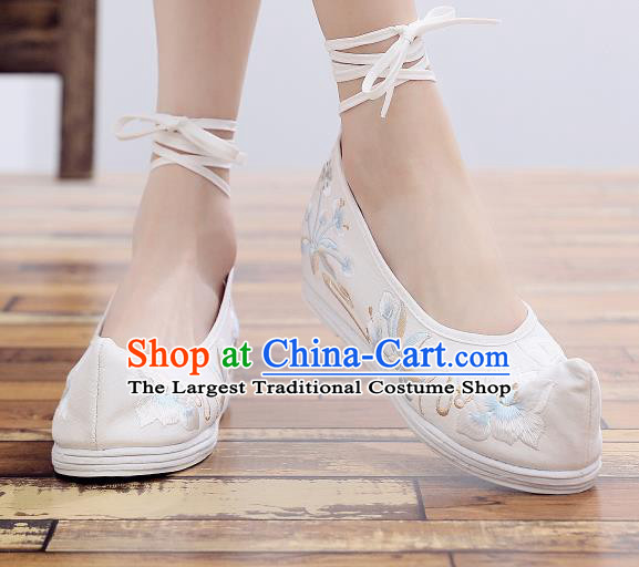 Asian Chinese National Cloth Shoes White Embroidered Camellia Dance Shoes Traditional Hanfu Shoes for Women