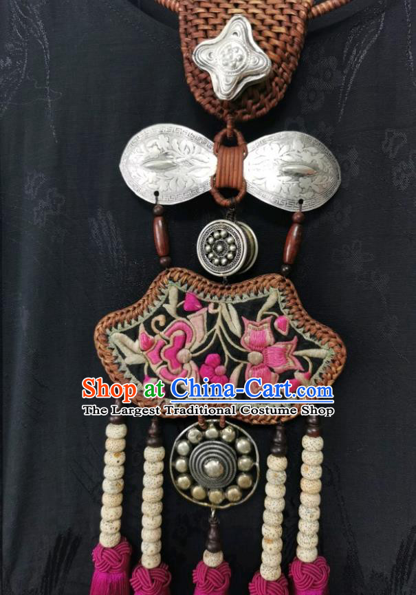 Traditional China Ethnic Embroidered Necklet Accessories Rattan Jewelry Handmade Rosy Tassel Silver Necklace for Women