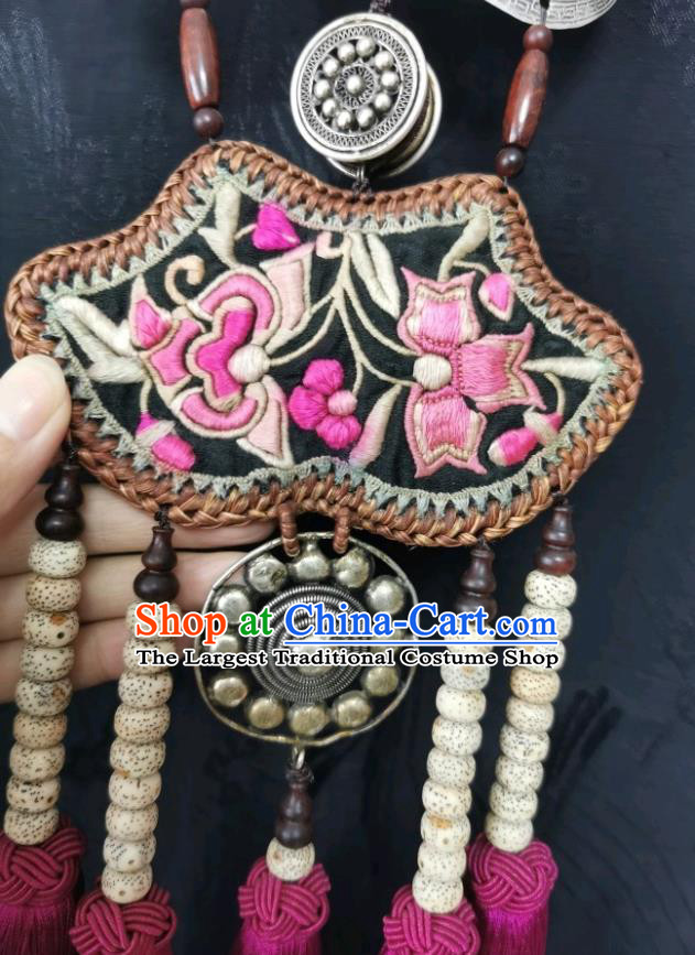 Traditional China Ethnic Embroidered Necklet Accessories Rattan Jewelry Handmade Rosy Tassel Silver Necklace for Women