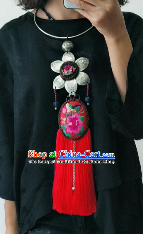 China Handmade Women Embroidered Peony Jewelry National Silver Flower Necklet Traditional Ethnic Red Tassel Necklace Accessories