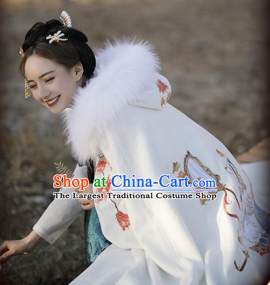 China Ancient Court Princess Historical Clothing Traditional Ming Dynasty Palace Infanta White Woolen Cloak