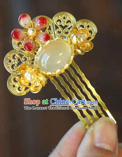 China Bride Plum Hair Stick Hair Accessories Traditional Wedding Xiuhe Suit White Chalcedony Hair Comb