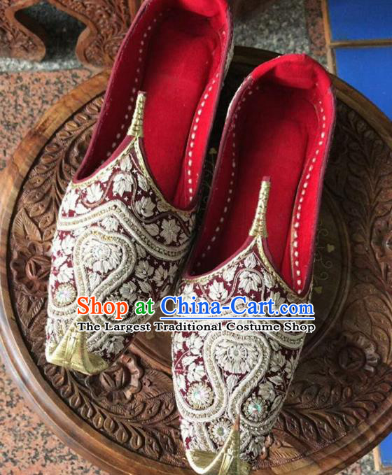Asian India Traditional National Embroidered Shoes Handmade Indian Folk Dance Shoes for Men