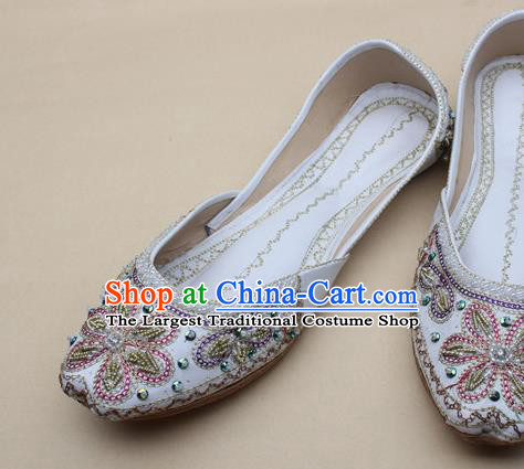 Asian India National Embroidered White Leather Shoes Handmade Indian Traditional Folk Dance Shoes for Women