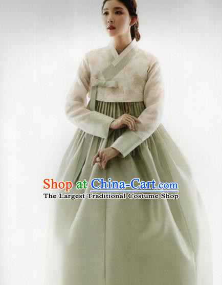 Korean Traditional Hanbok Bride Beige Blouse and Green Dress Outfits Asian Korea Wedding Fashion Costume for Women