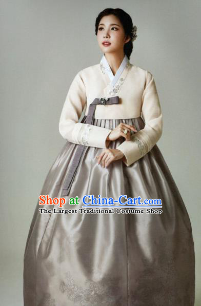 Korean Traditional Hanbok Mother White Blouse and Grey Satin Dress Outfits Asian Korea Wedding Fashion Costume for Women