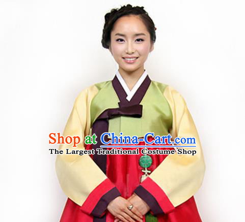 Korean Traditional Mother Hanbok Garment Green Blouse and Red Dress Asian Korea Fashion Costume for Women