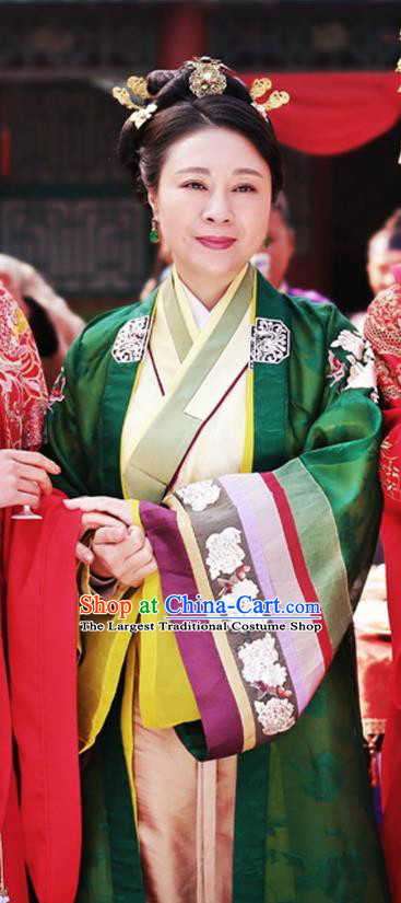 Chinese Ancient Rich Dame Apparels Costumes and Headwear Drama Legend of the Concubinage Dowager Hanfu Dress Garment