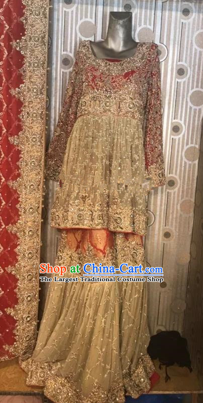 Indian Traditional Bride Exquisite Embroidered Golden Lehenga Dress Asian Hui Nationality Wedding Costume for Women