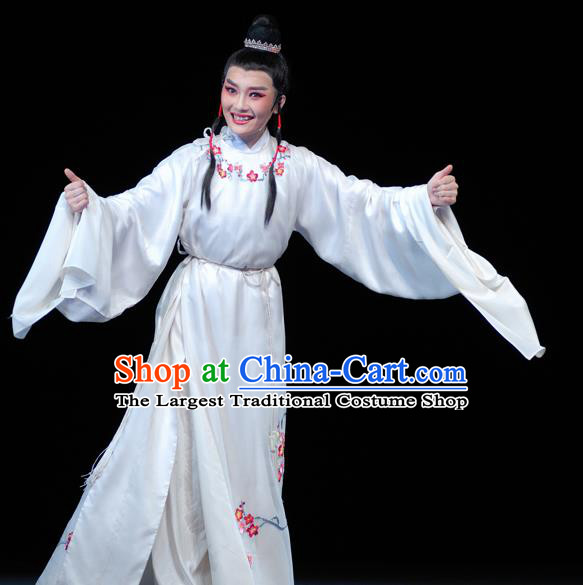 Chinese Yue Opera Scholar Apparels Yu Qing Ting Shaoxing Opera Xiao Sheng Costumes Young Male Shen Guisheng Garment White Embroidered Robe and Headpieces