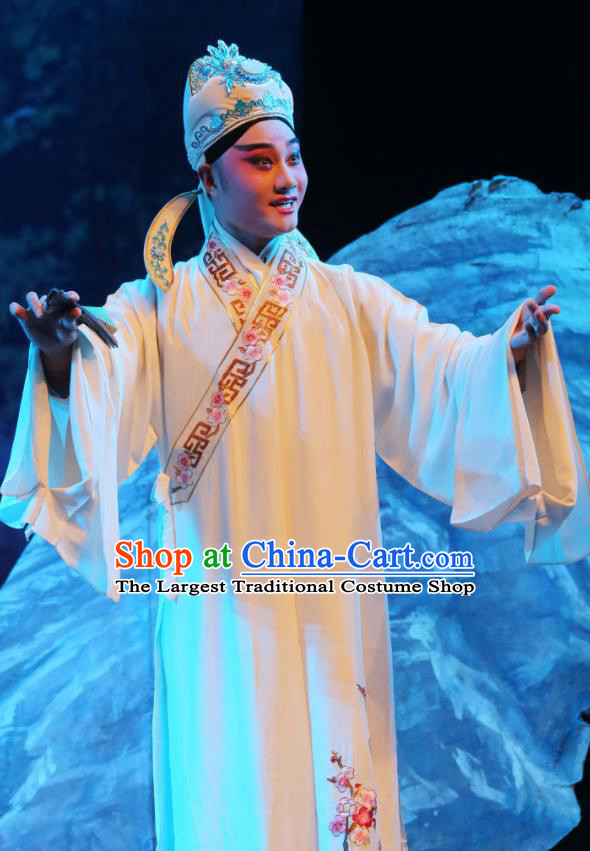Chinese Yue Opera Xiao Sheng Scholar White Embroidered Robe Costumes and Hat Shaoxing Opera A Tragic Marriage Young Male Apparels Garment