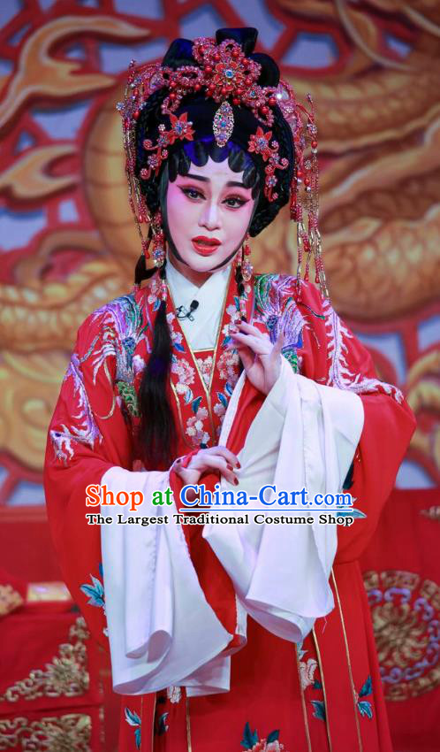 Chinese Cantonese Opera Bride Qiu Xiang Garment San Xiao Yin Yuan Costumes and Headdress Traditional Guangdong Opera Hua Tan Apparels Young Beauty Red Dress