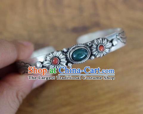 Chinese Traditional Tibetan Nationality Green Stone Bracelet Jewelry Accessories Decoration Handmade Zang Ethnic Carving Silver Bangle for Women