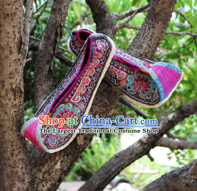 Asian Chinese Handmade Black Cloth Shoes National Shoes Embroidered Shoes Traditional Yunnan Ethnic Embroidery Flowers Shoes for Women