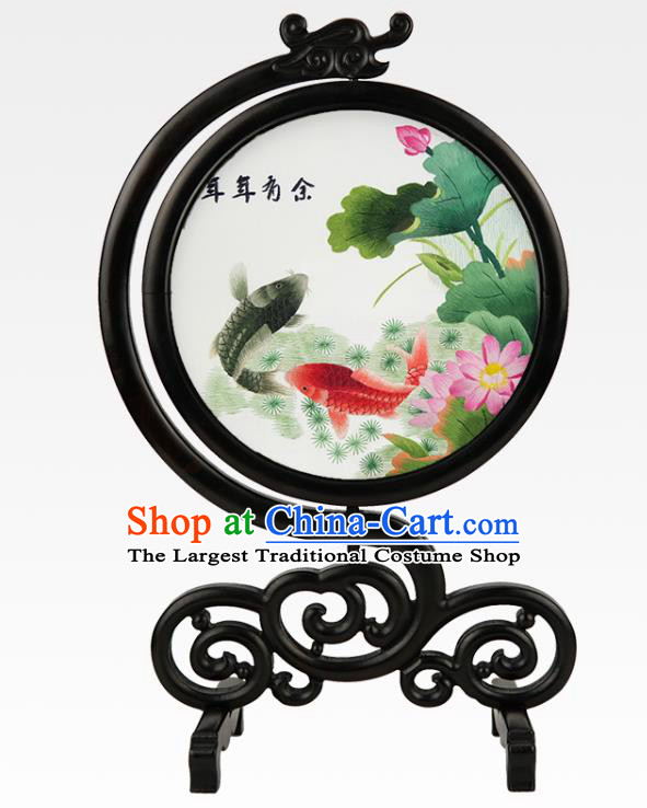 China Embroidered Carp Lotus Silk Desk Screen Suzhou Embroidery Craft Handmade Sandalwood Table Ornament
