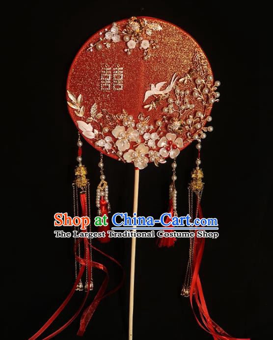 China Handmade Bride Shell Plum Palace Fan Traditional Wedding Silk Fan Classical Dance Red Ribbon Tassel Circular Fan