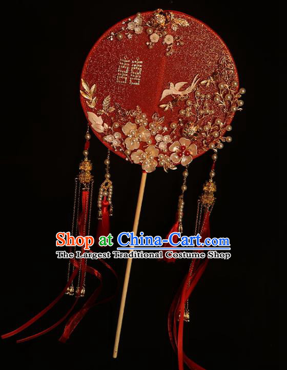 China Handmade Bride Shell Plum Palace Fan Traditional Wedding Silk Fan Classical Dance Red Ribbon Tassel Circular Fan