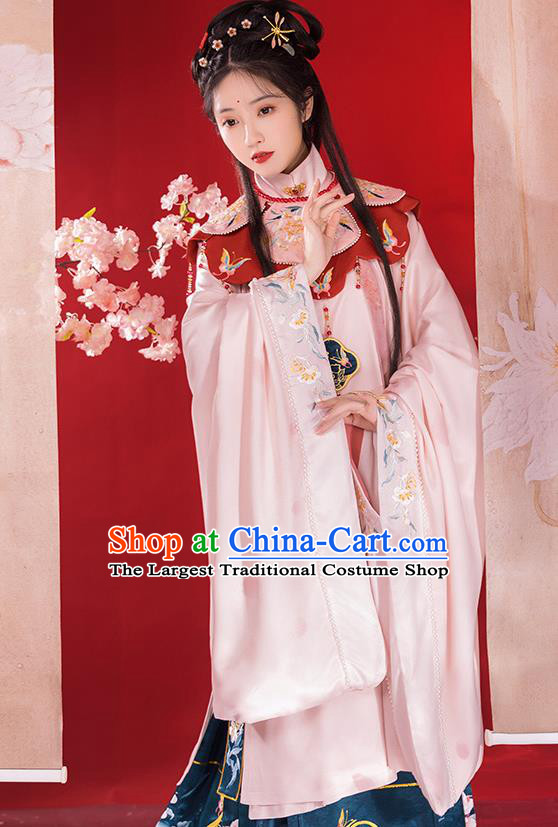 Ancient China Noble Beauty Embroidered Costumes Traditional Ming Dynasty Royal Princess Hanfu Clothing