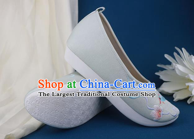 China National Embroidered Shoes Traditional Ming Dynasty Shoes Classical Dance Shoes Light Green Shoes